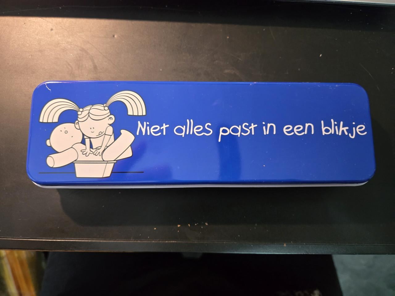 Vintage blauwe metalen pennendoosje van Blue Band. 20x6x2.5cm
