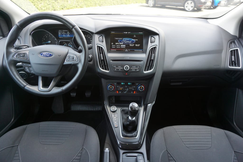 Ford Focus wagon 1.0 titanium climate / navi / stoelverw. / cruise / trekha