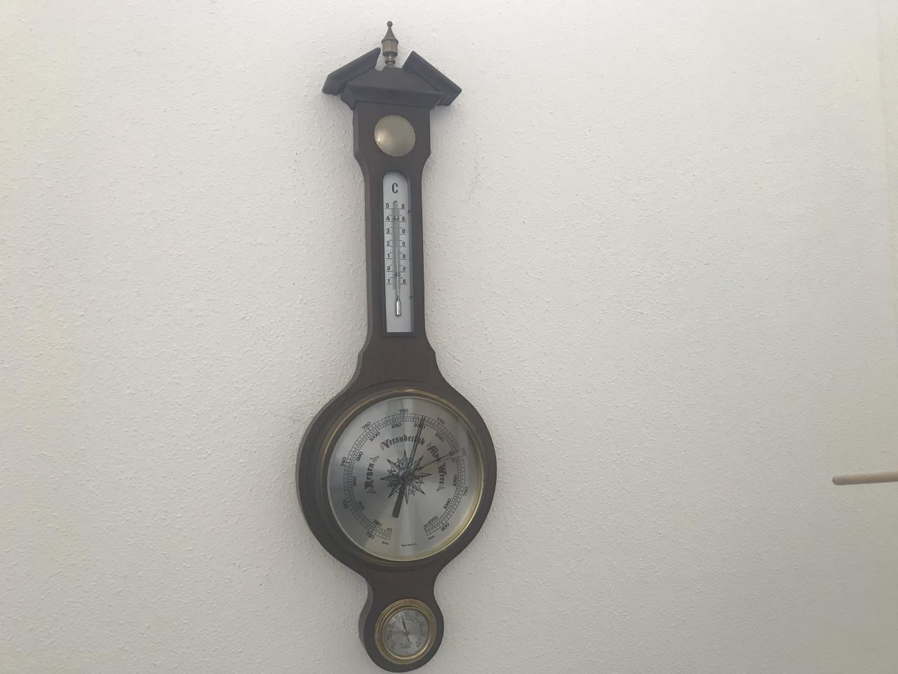 Barometer,vintage,klassiek model