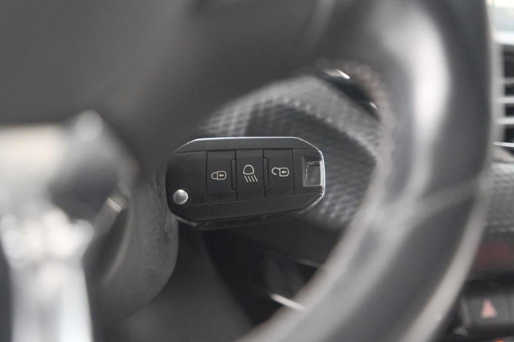 Peugeot 208 puretech 110 tech edition | camera | apple carplay | parkeersen