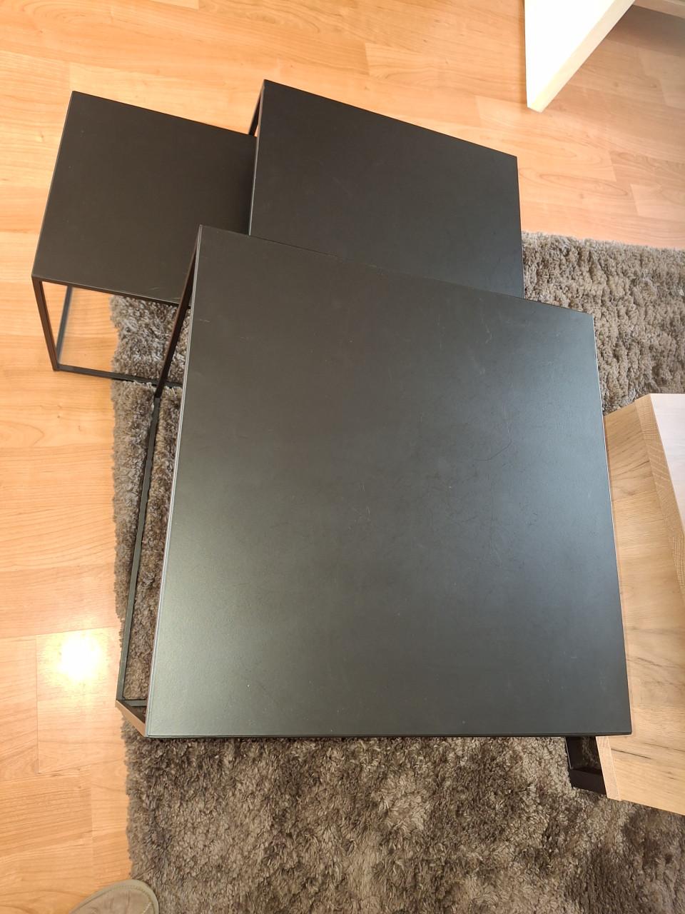 Staande lamp met 3 poot hout en 2 kappen en salontafels of bijzettafeltjes