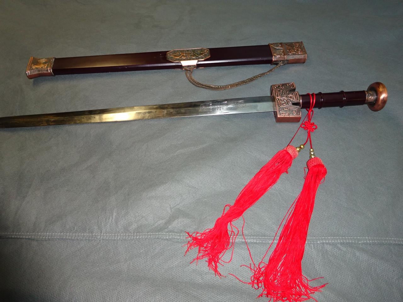 Chinese kunst, medailles en zwaard