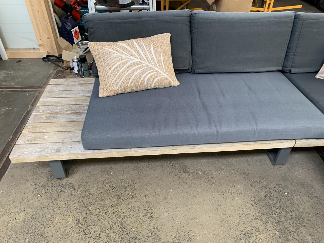 Loungset hardhout met Alminium grijs, set in orde, kussenhoezen gewassen,