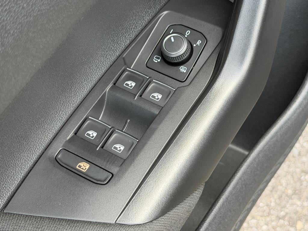 Volkswagen Polo 1.0 tsi r-line | iq light | carplay | camera | climate | st
