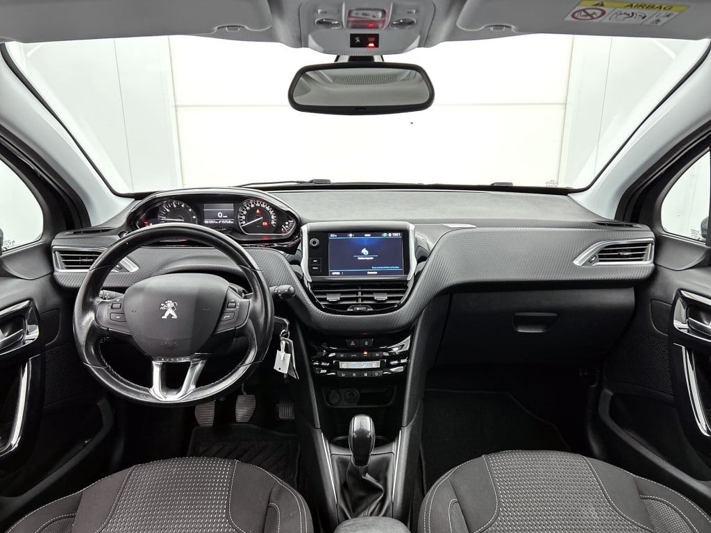 Peugeot 208 82pk blue lease executive | rijklaar | navigatie | climate cont