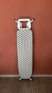 Strijkijzer met strijkplank