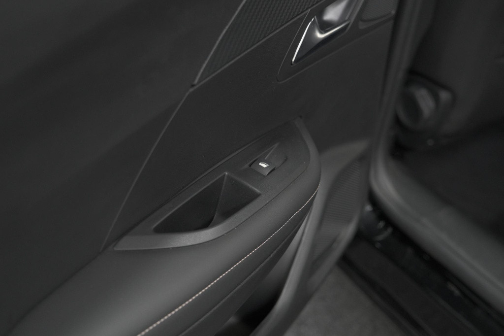 Peugeot 2008 puretech 130 eat8 allure | 360 camera | adaptieve cruise contr