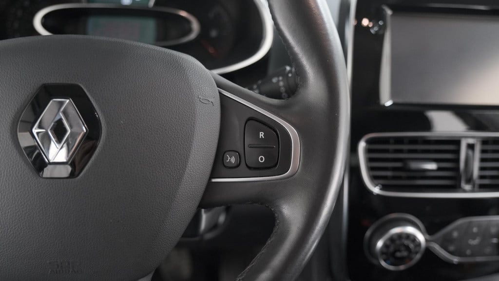 Renault Clio estate tce 90 intens | trekhaak | navigatie | parkeersensoren 