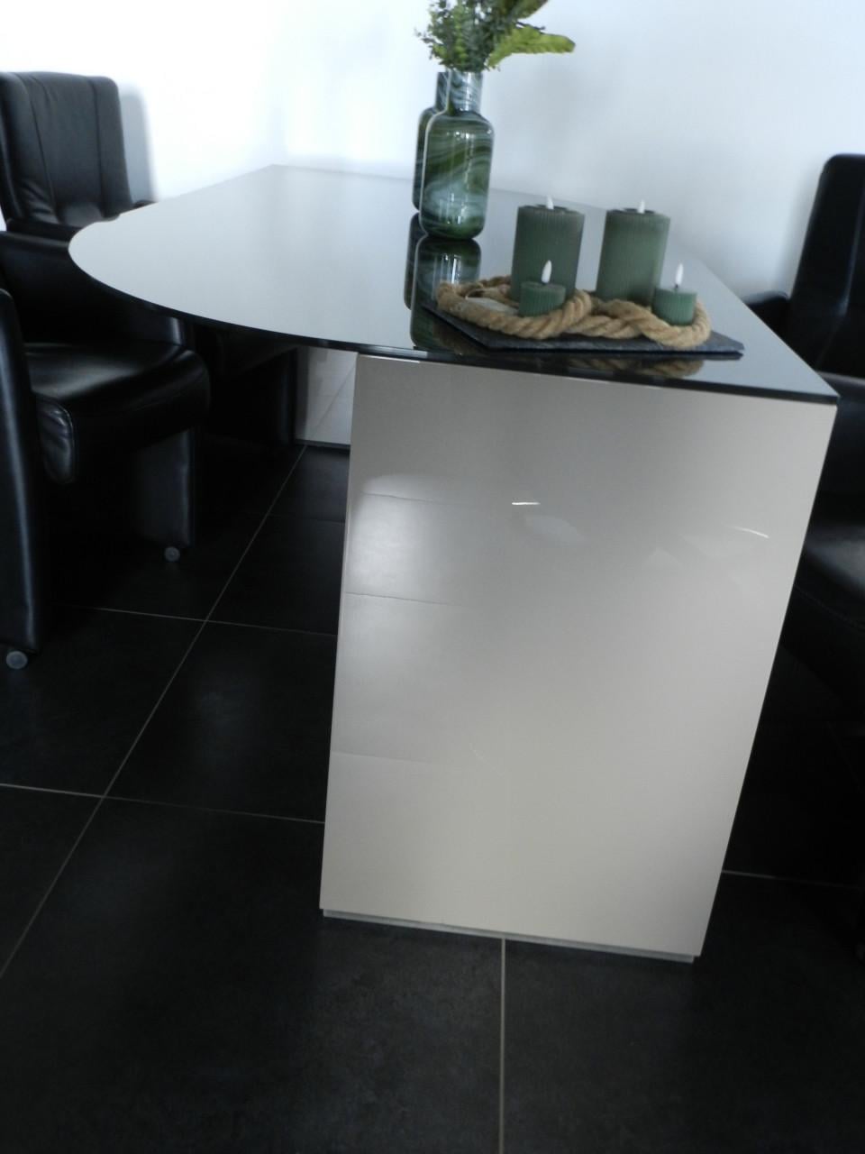 KARAT design eetkamer- en salontafel