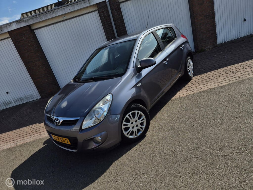 Hyundai I 20 1.2i dynamicversion / 5-deurs / dealeronderhouden/ airco / par