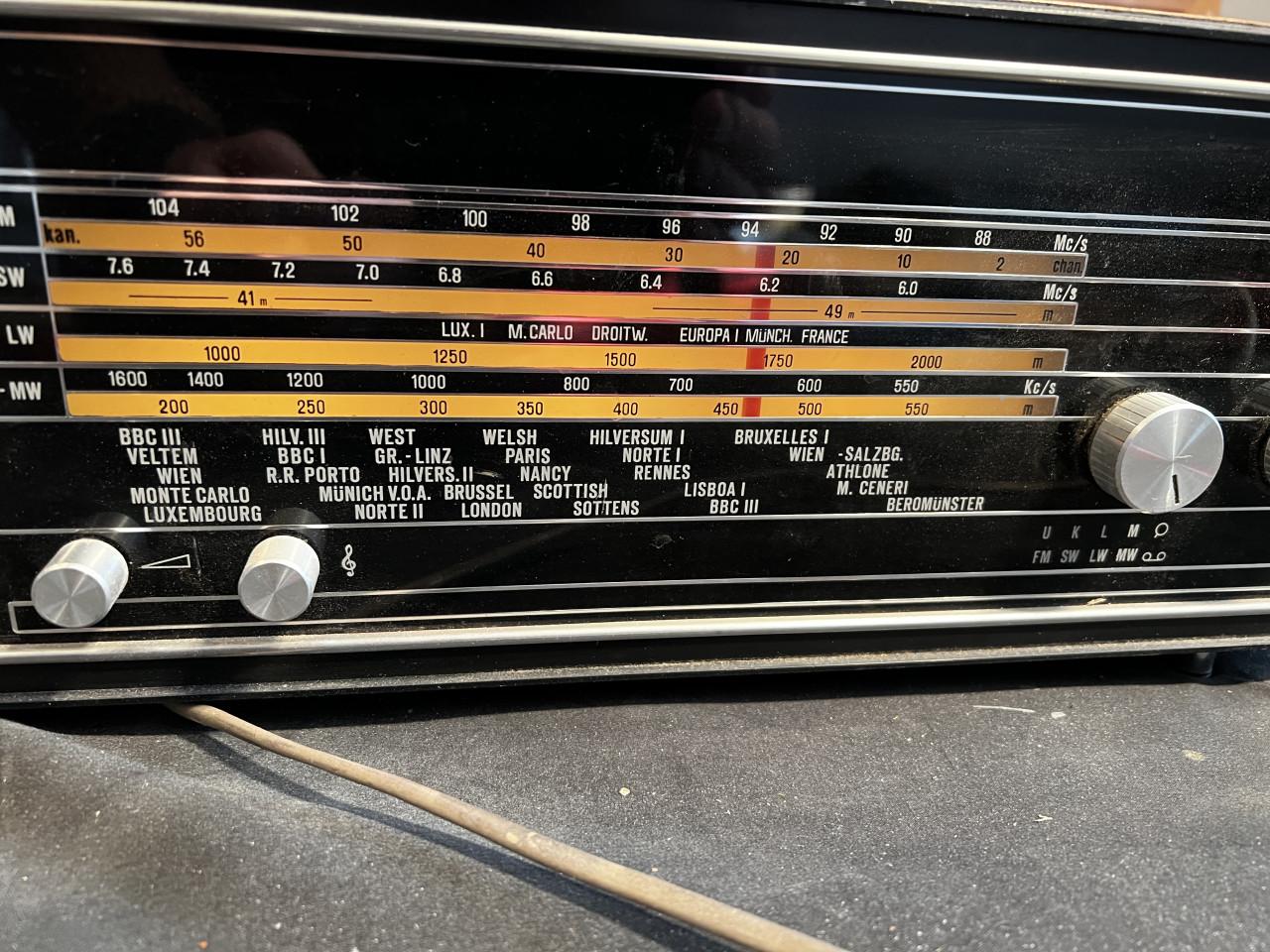 Philips vintage radio