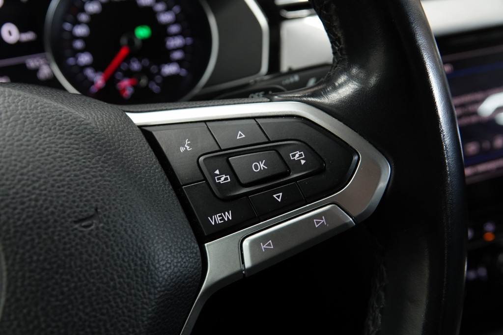 Volkswagen Passat 1.6 tdi | acc | carplay | camera | pdc |