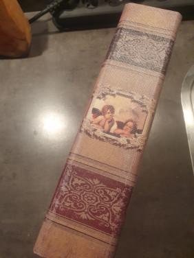 Mooie engeltjes van raphael sieradenkistje, lijkt op een boek....