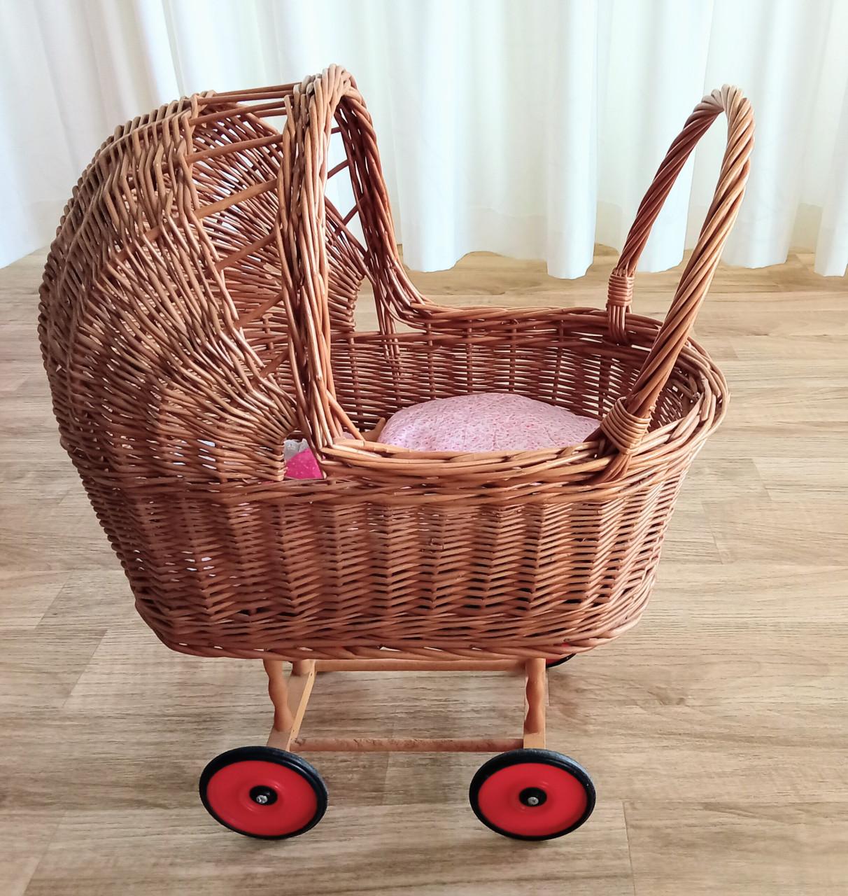 Prachtige Rieten poppenwagen