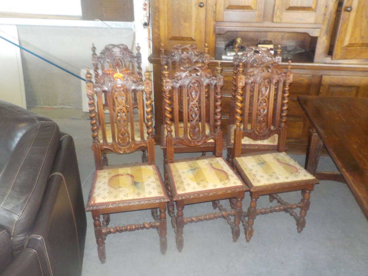 6 antieke stoelen in goede staat opruimprijs 175 euro