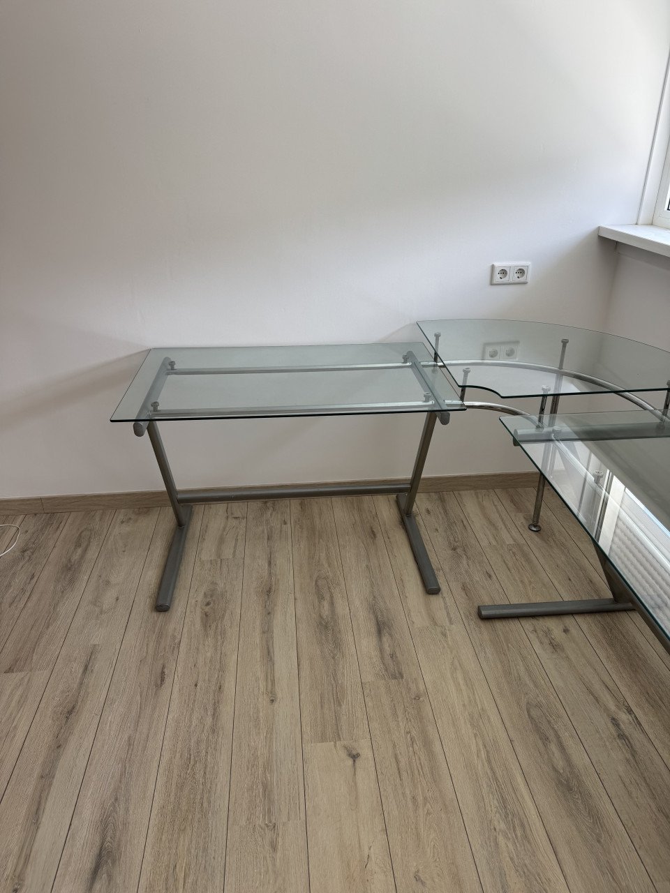 Glazen bureau.