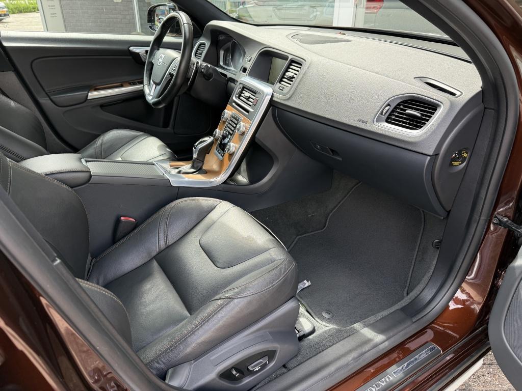 Volvo V60 cross country t5 245pk summum| opendak| trekhaak| adap.cruise| ca