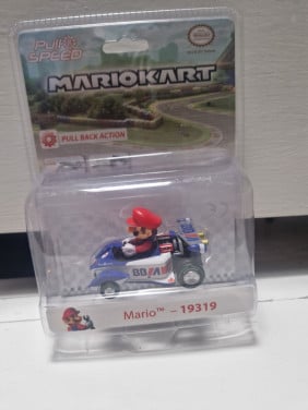 Mario en Luigi pull back action