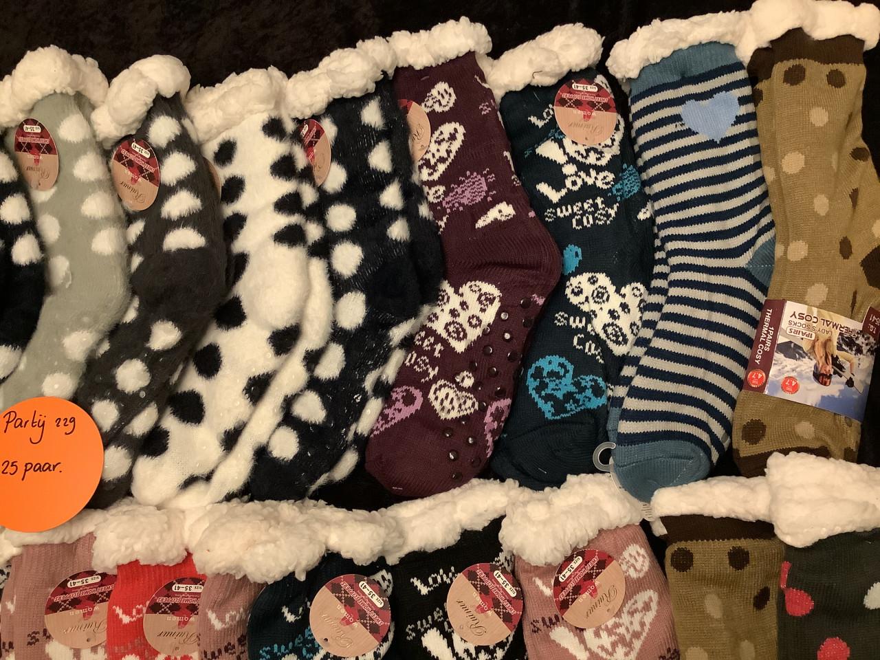 Partij dik gevoerde fluffy huissokken. ( partij 229)