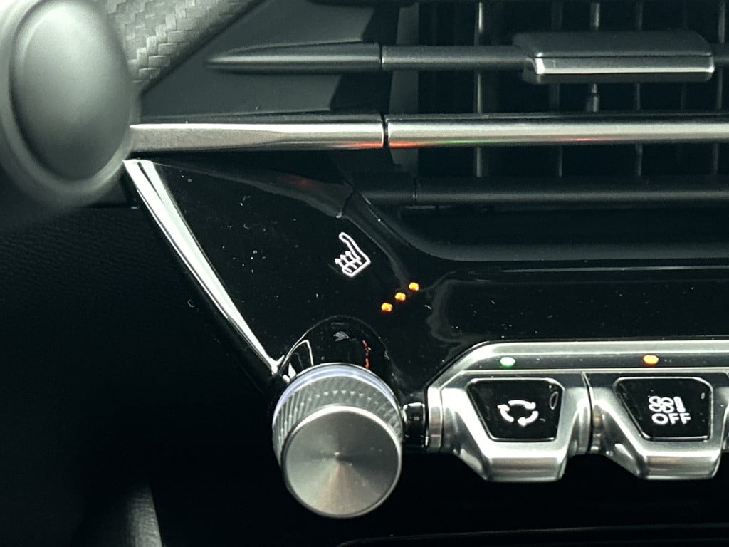 Peugeot 208 100 pk allure pack | rijklaar | camera achter | keyless | 3d co