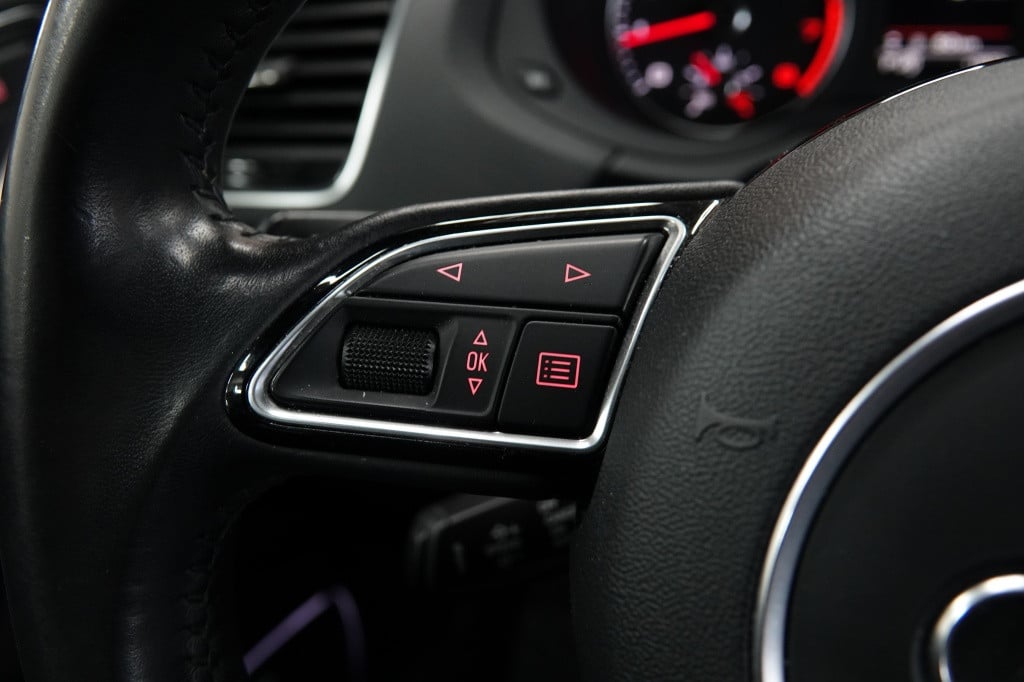 Audi Q3 s-line | drive select | bose | pdc |