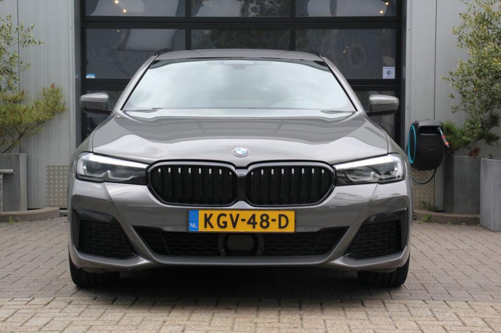 BMW 5 Serie touring 530e m-sport - 292 pk - berninagrau - trekhaak - applec