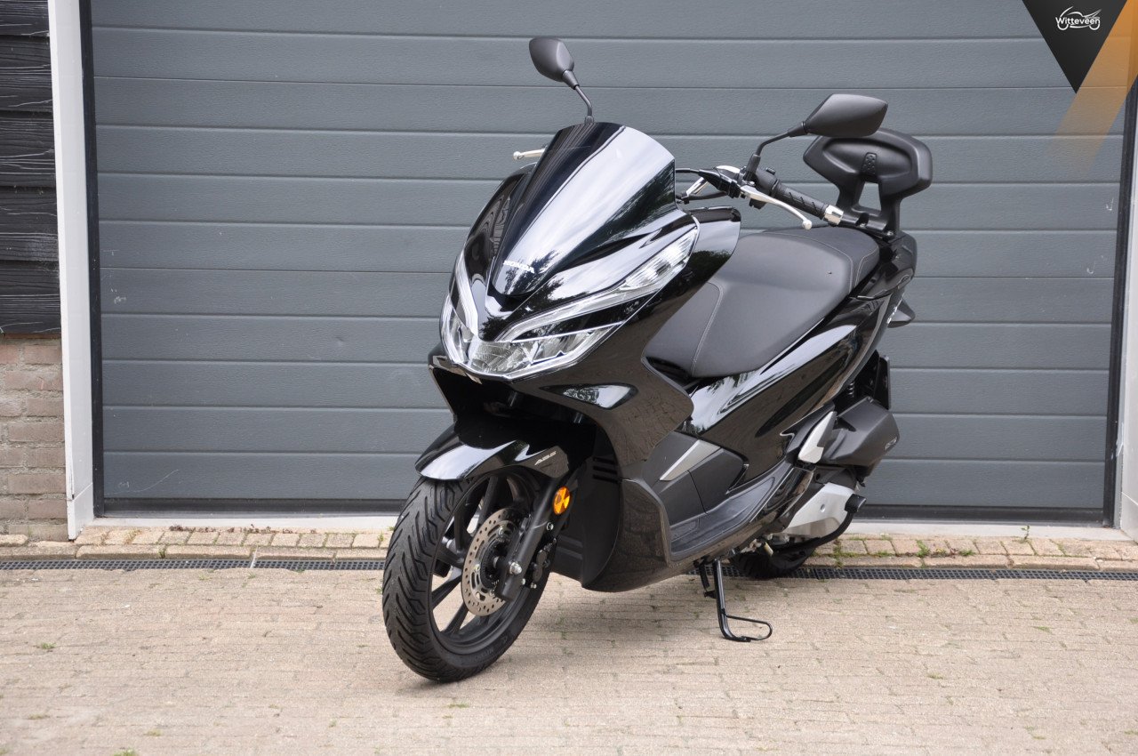 Honda PCX 125 , hele nette motr 2870 kms