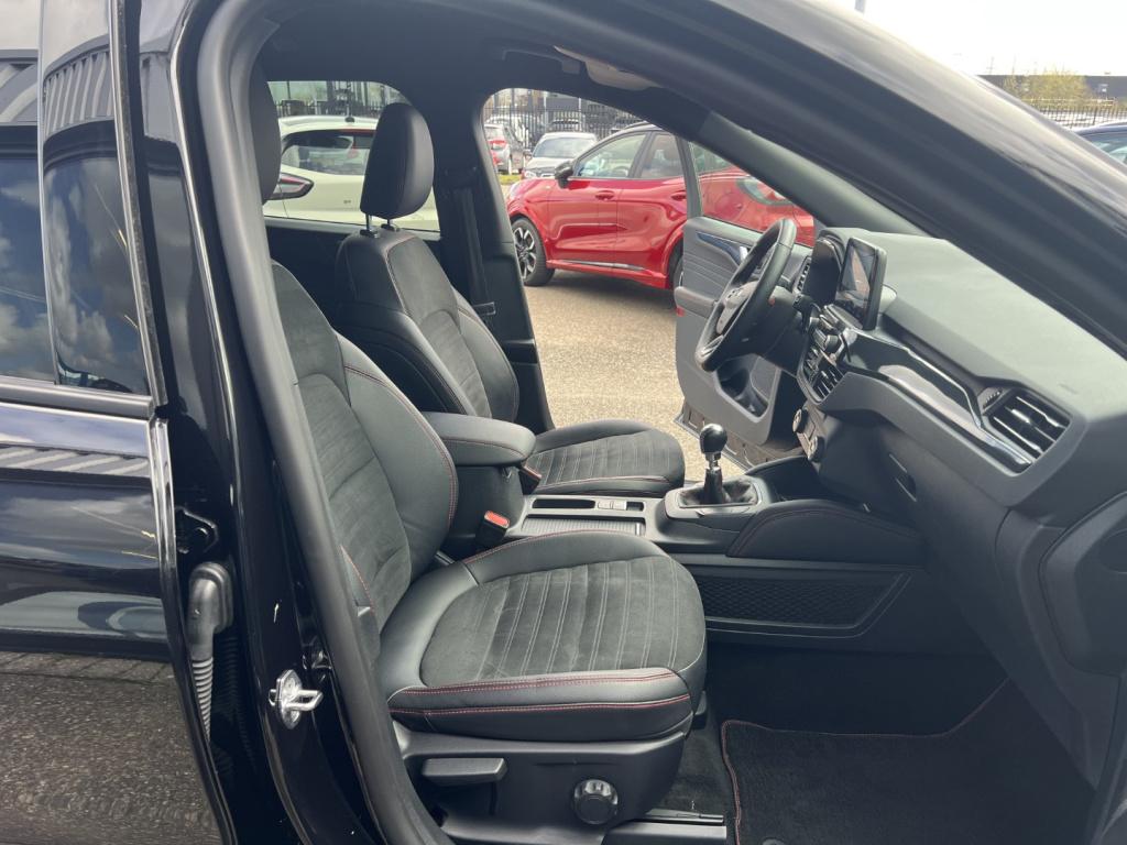 Ford Kuga 1.5 ecoboost 150pk 2wd st-line x voorruitverwarming , stoel en st