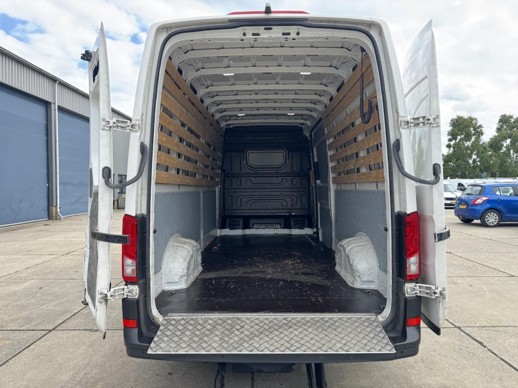 Volkswagen Crafter 35 2.0 tdi l4h3 laadklep / automaat / camera / navi / ca
