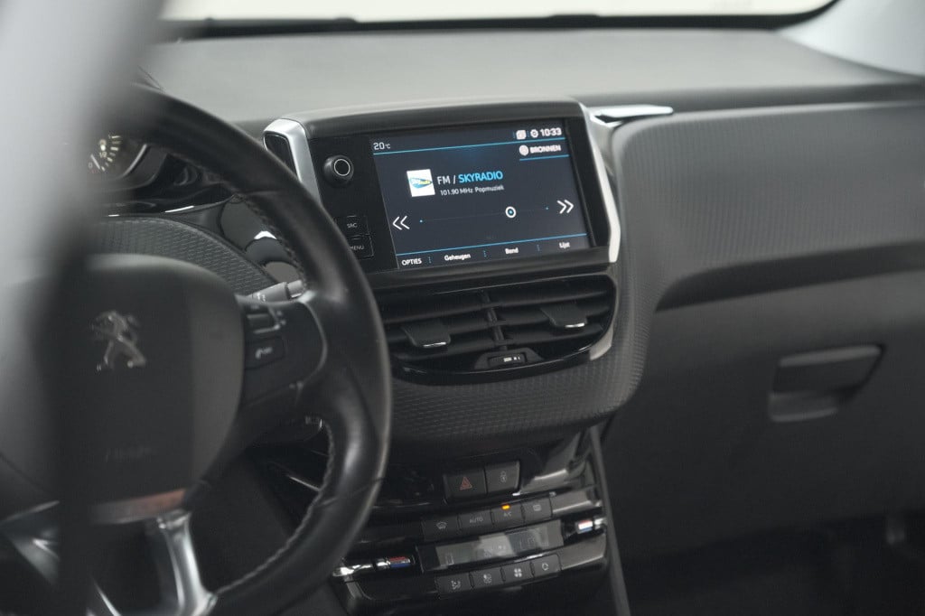 Peugeot 208 puretech 82 blue lease executive | parkeersensoren | navigatie 