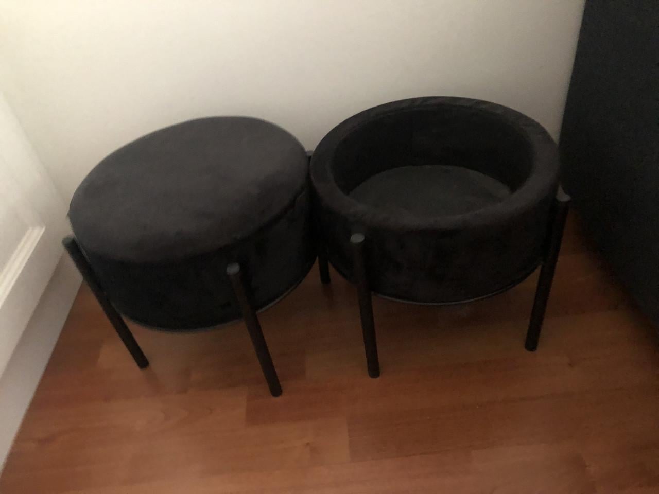2 kleine bijzettafeltjes / petit tabouret