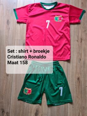 Compleet setje : Shirt en broek Cristiano Ronaldo nr 7Mt 158