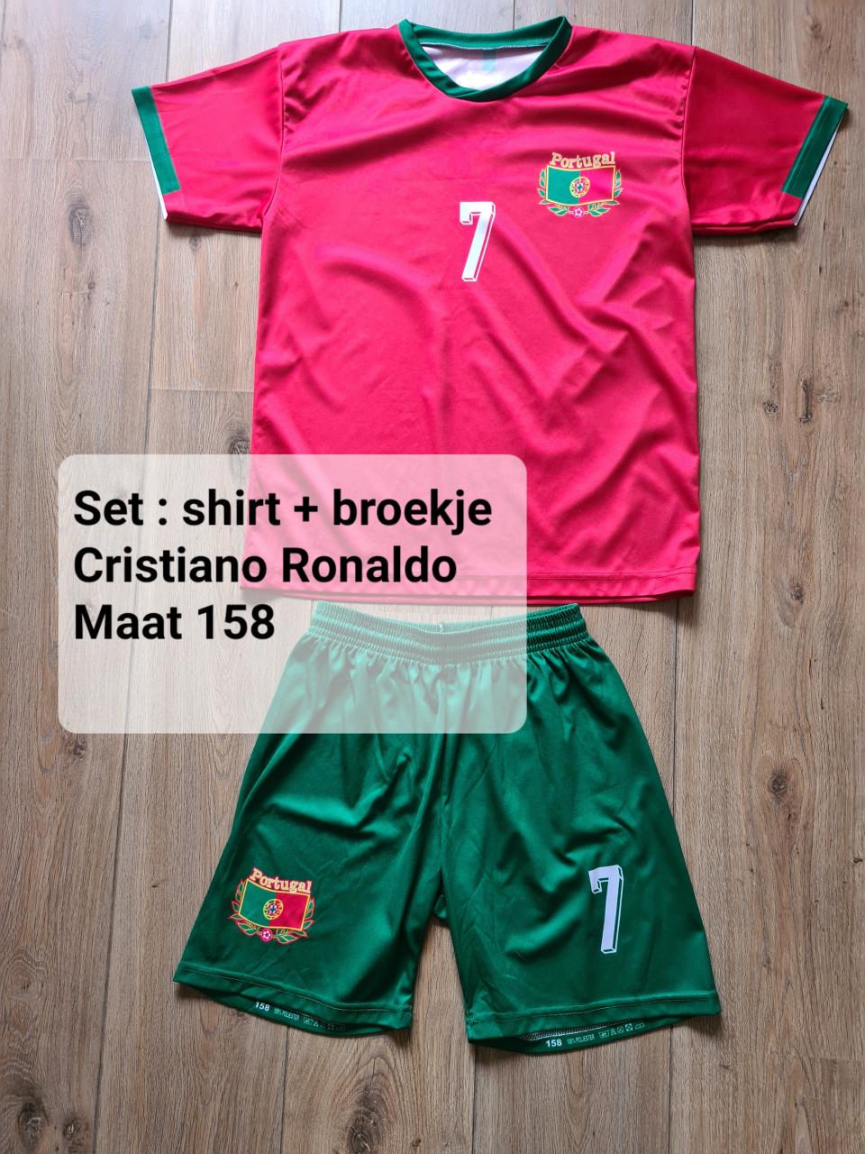 Compleet setje : Shirt en broek Cristiano Ronaldo nr 7Mt 158