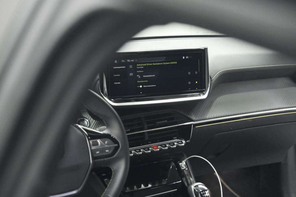 Peugeot 208 puretech 100 gt | camera | navigatie | apple carplay | parkeers