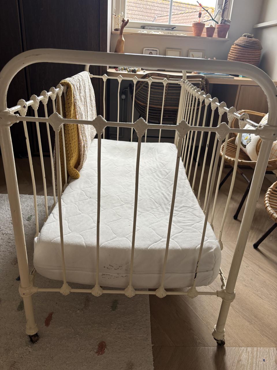 Ledikant brocante vintage