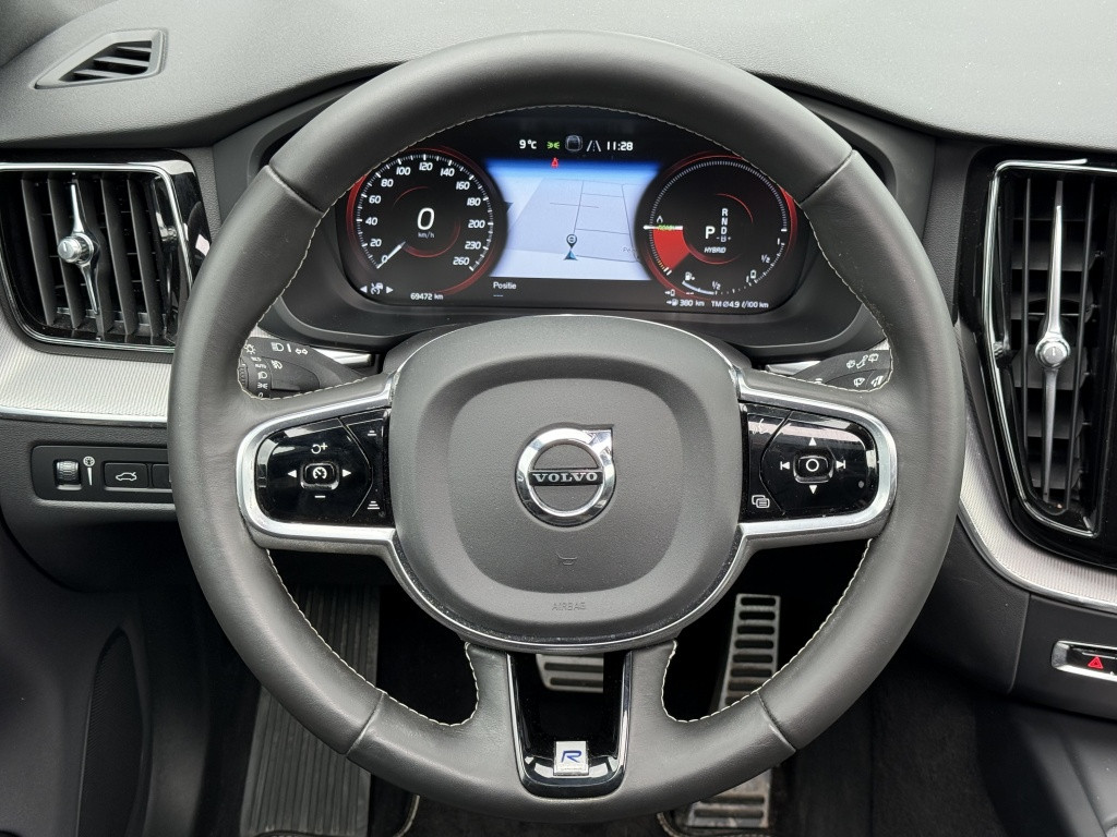 Volvo XC60 t8 390pk recharge r-design| panodak| adap.cruise| 360camera| led