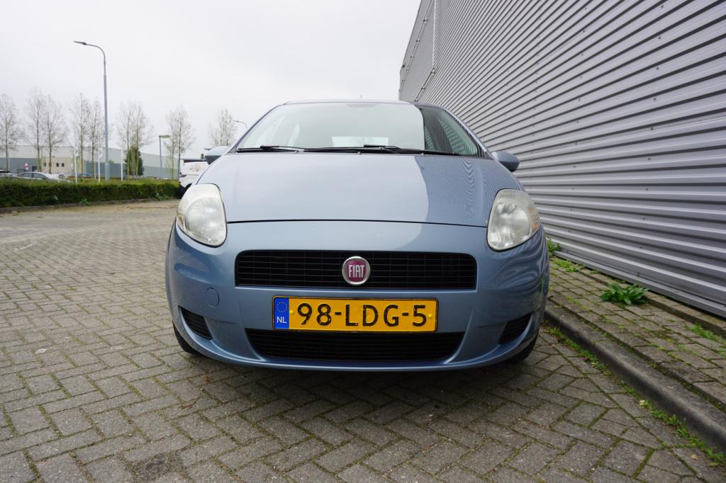 Fiat Grande Punto 1.2 actual airco / elektr. ramen / trekhaak / nieuwe apk!