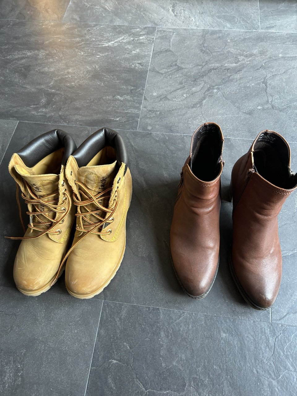 Diverse schoenen, enkellaarsjes Dr Martens, Panama Jack en Gabor maat 39