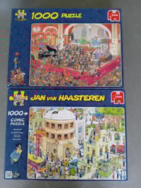 2 Jan van Haasteren puzzels 1000 stukjes. Samen €16,00.
