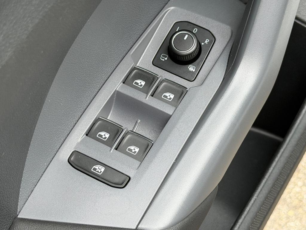 Volkswagen T-cross 1.0 tsi 115pk style | led | 4-season | climate | adap. c