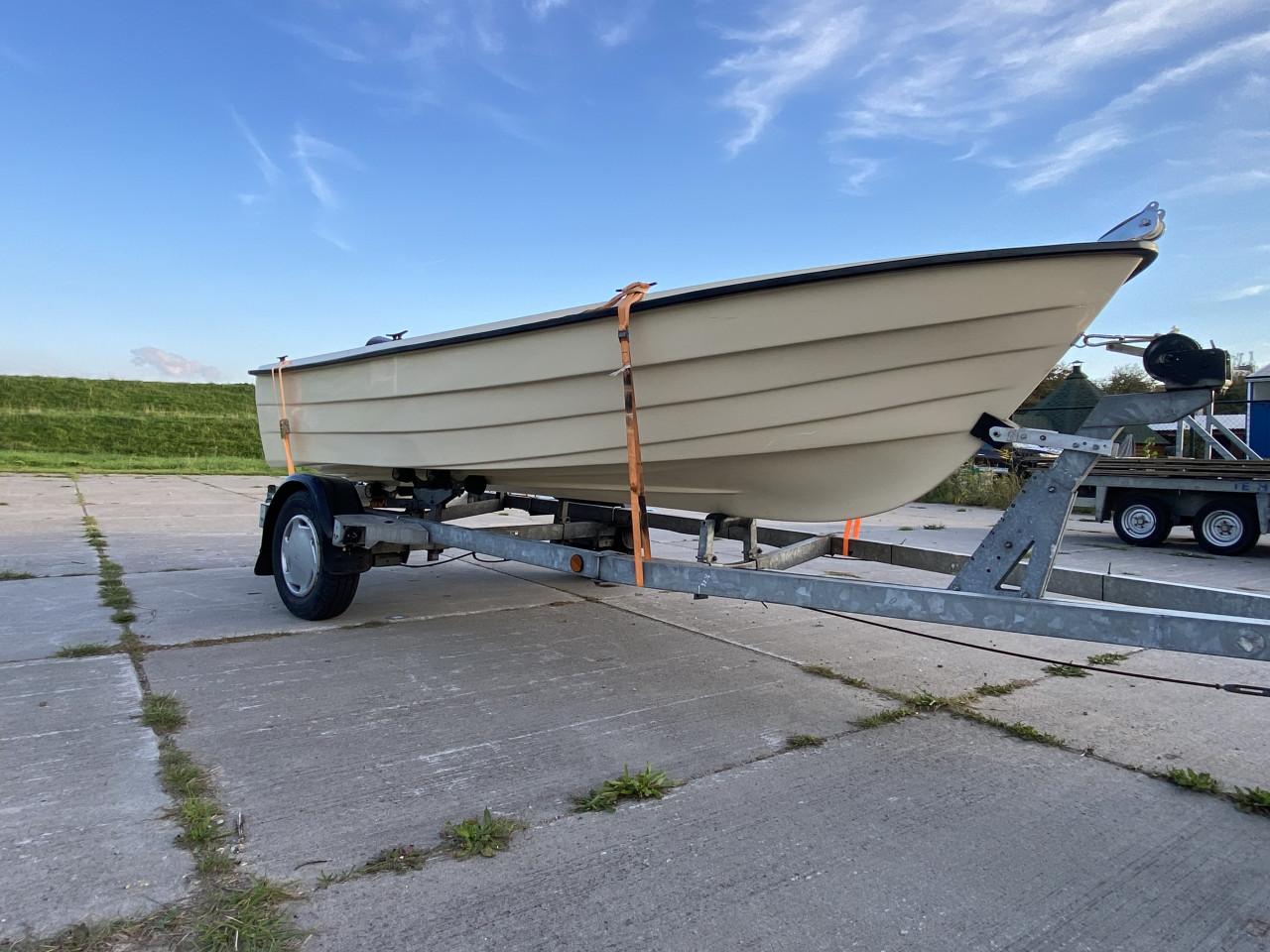 Reha 430 polyester boot + 9.9pk mercury op trailer