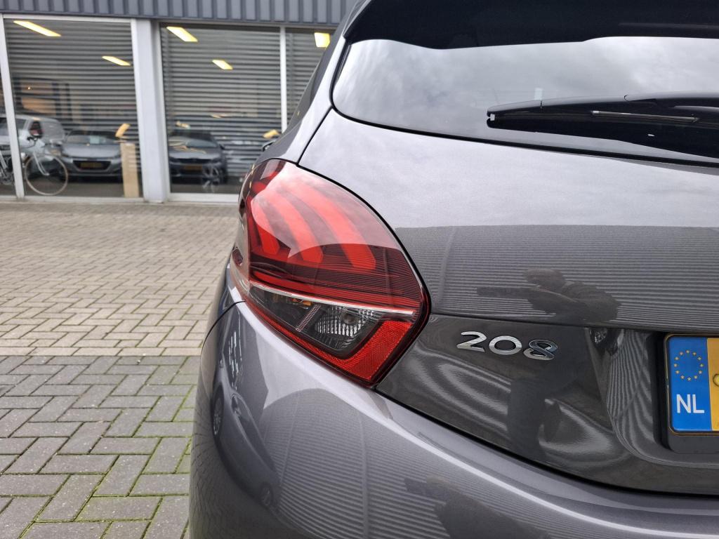 Peugeot 208 1.2 signature nav/airco/cruise/park