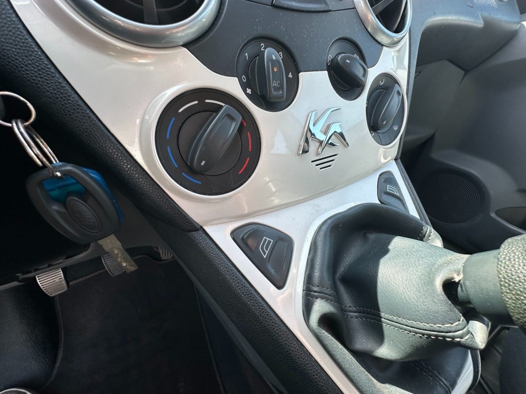 Ford KA 1.2 titanium airco lm velgen lage km stand org. nl