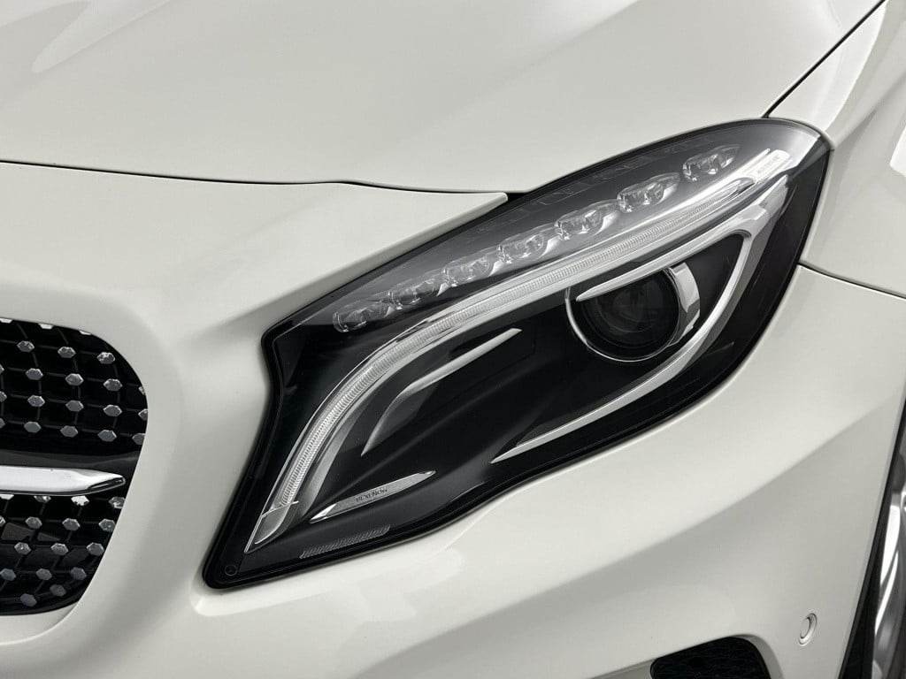 Mercedes-Benz Gla-klasse 180 ambition | panoramadak | navigatie | verwamde 