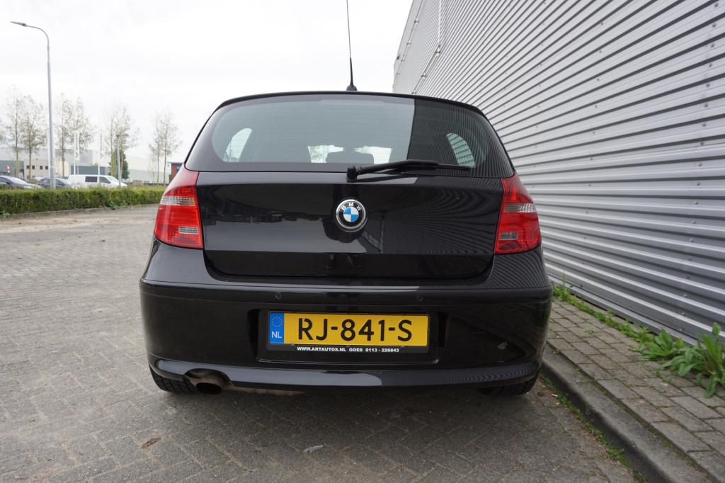 BMW 1 Serie 116i airco / elektr. ramen / parkeers. / lm velgen / apk t/m 09