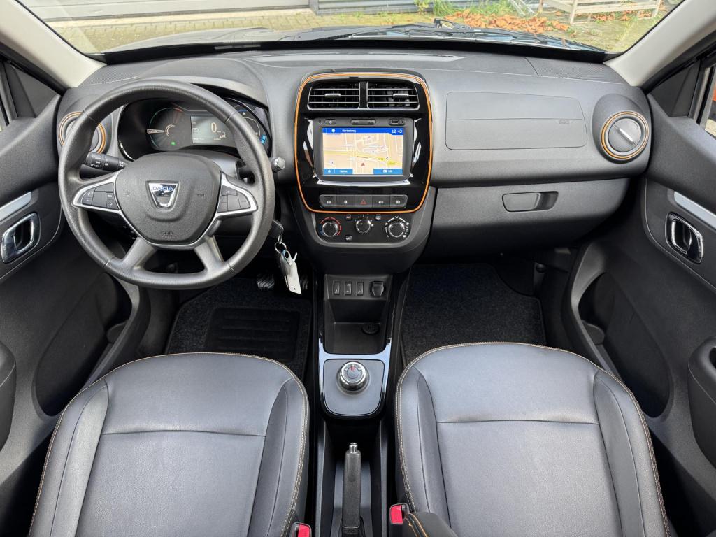 Dacia Spring comfort plus 27 kwh soh 95%, nl-auto meest luxe uitvoering!