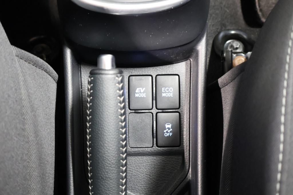 Toyota Yaris 1.5 hybrid dynamic| camera| cruise| climate
