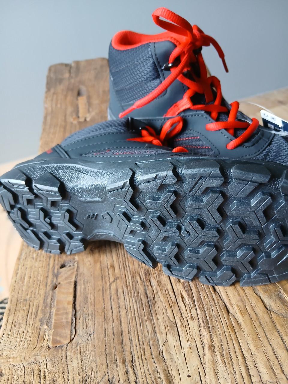 Berg/wandelschoenen maat 35