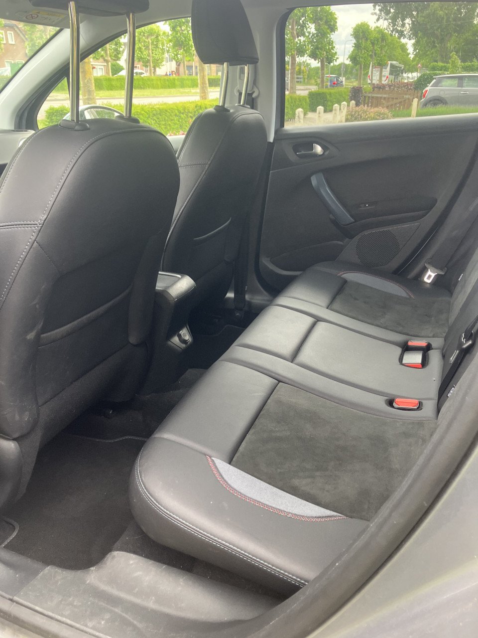 Hele mooie Peugeot 2008 Crossway, nieuwe riem dealer onderhouden