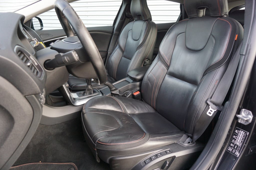 Volvo V40 2.0 d2 ocean race business airco / navi / camera / leder / cruise